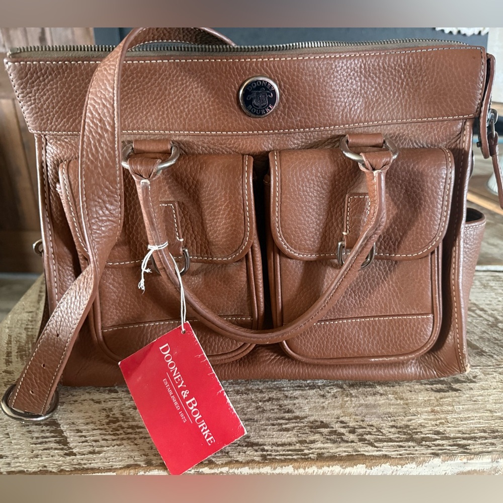 VINTAGE w/ Tags Dooney & Bourke leather bag